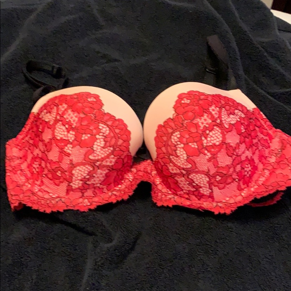 SUPER SEXY 32DD HOLIDAY RED N BLACK LACY BRA
